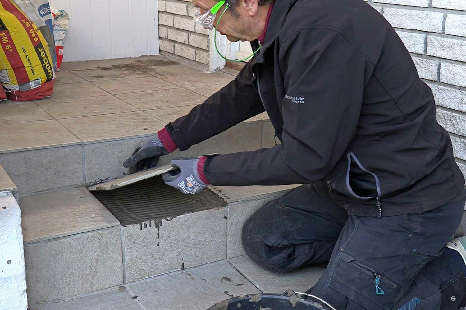 Limma klinker som lossnat Limma klinker som lossnat